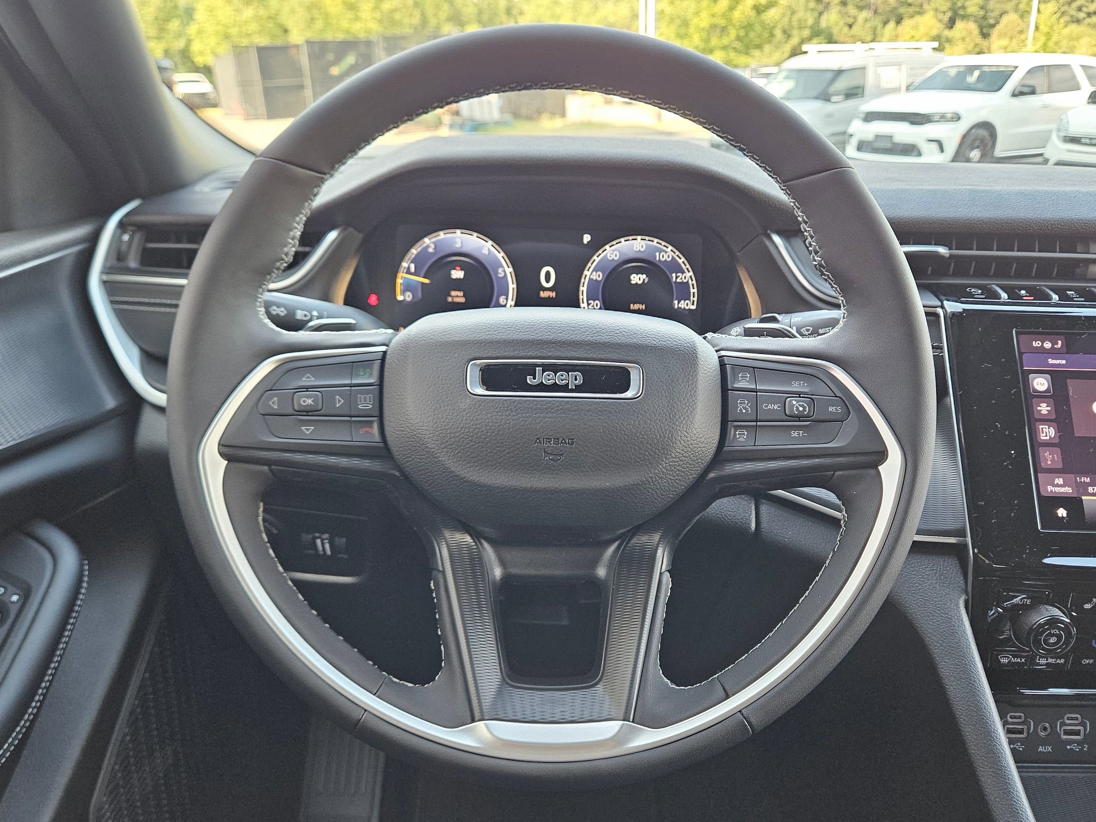 2025 Jeep Grand Cherokee Laredo Altitude photo 14