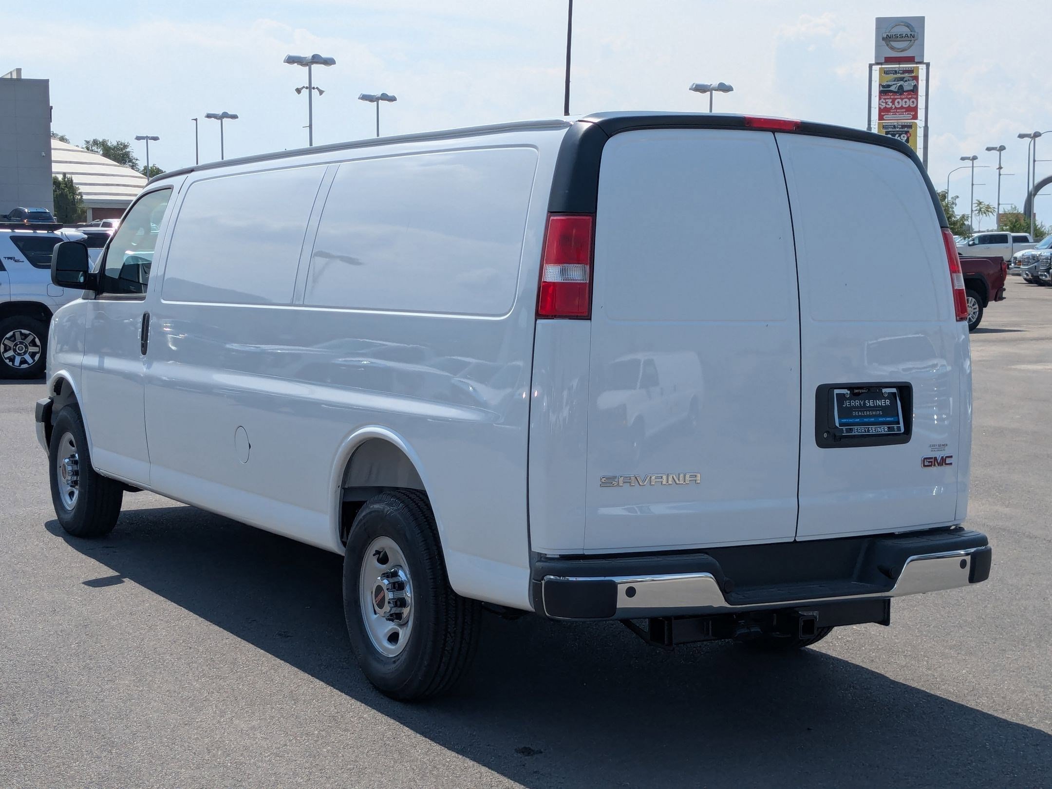 2025 Gmc Savana Cargo 2500 photo 2
