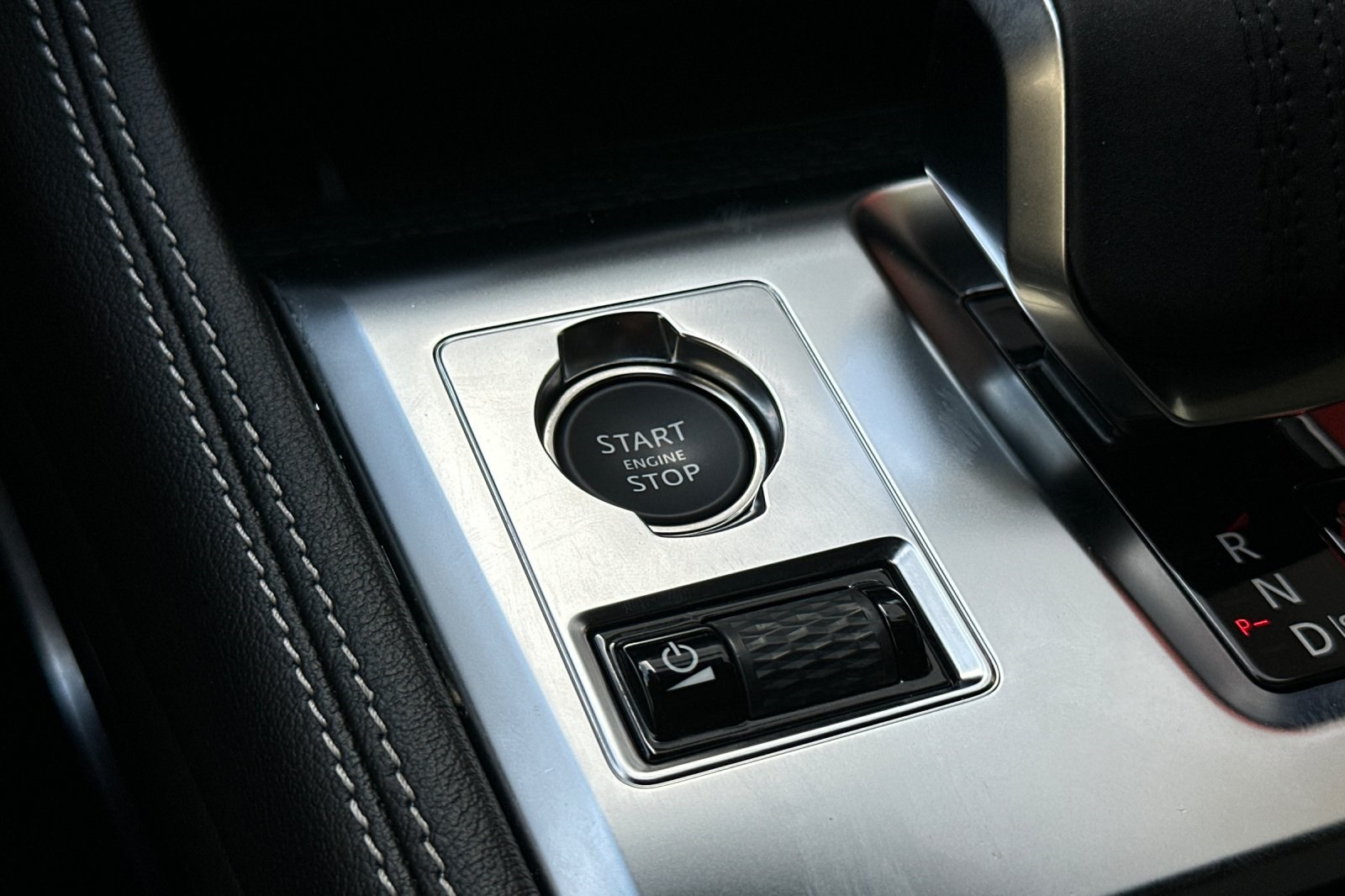 2025 Jaguar F-PACE P250 R-Dynamic S photo 24