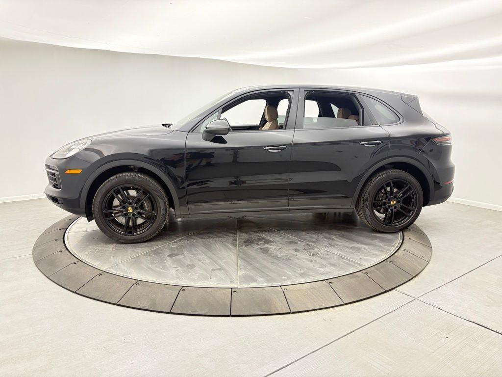 2022 Porsche Cayenne Base photo 2