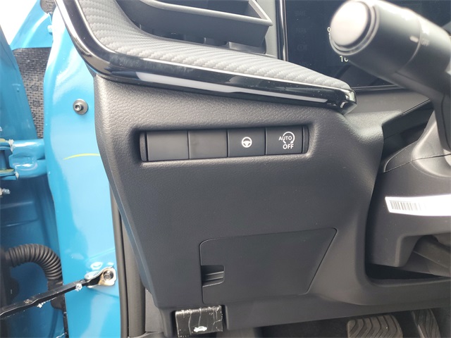2025 Nissan Kicks SR photo 8