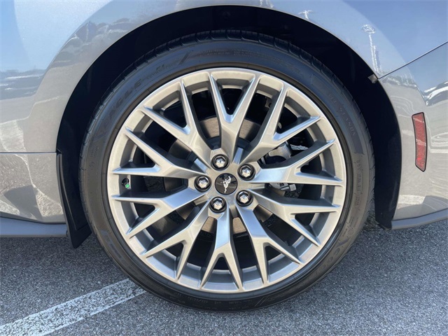 2025 Ford Mustang EcoBoost Premium photo 3