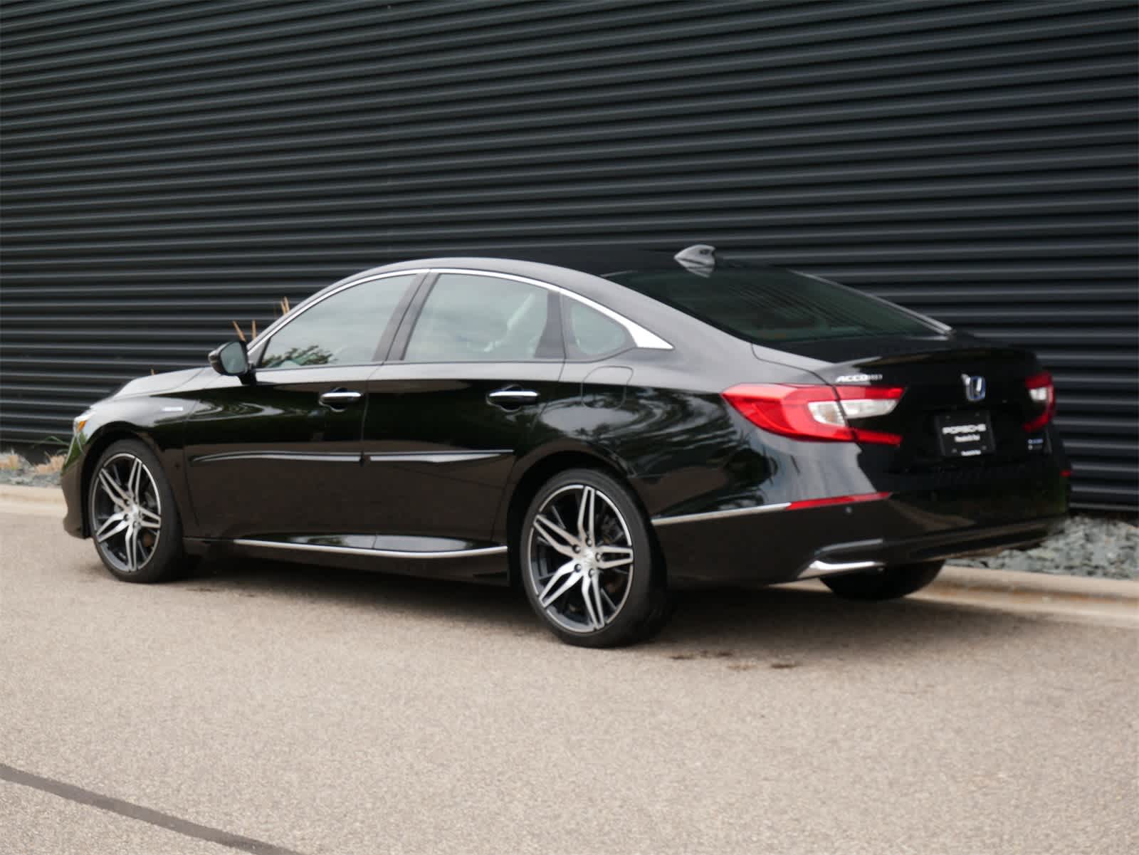 2021 Honda Accord Hybrid Touring photo 3