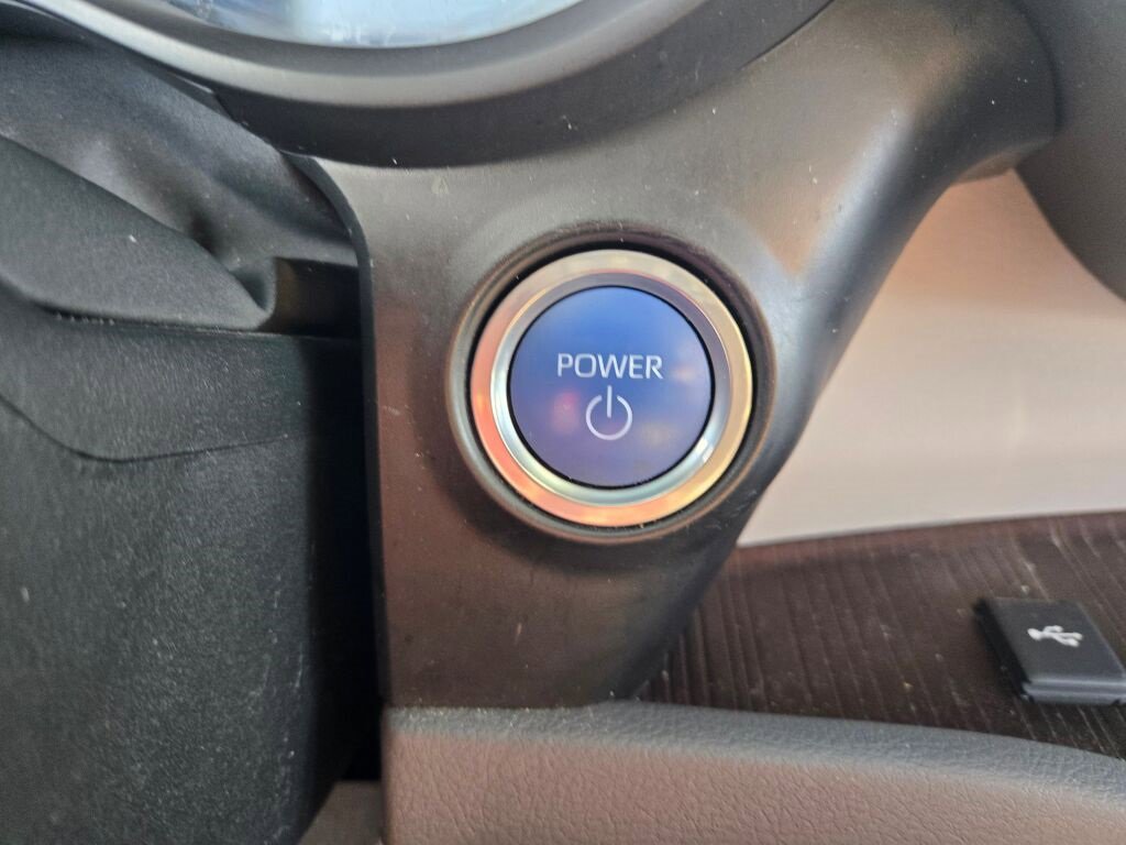 2021 Toyota Sienna LE photo 17