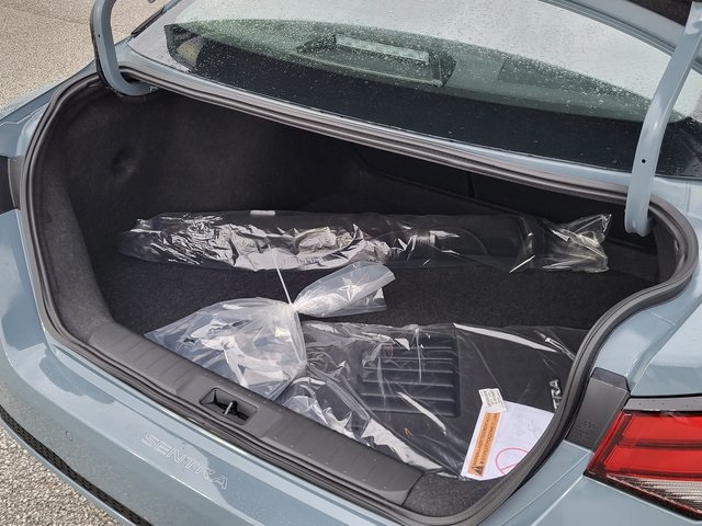 2025 Nissan Sentra SV photo 4