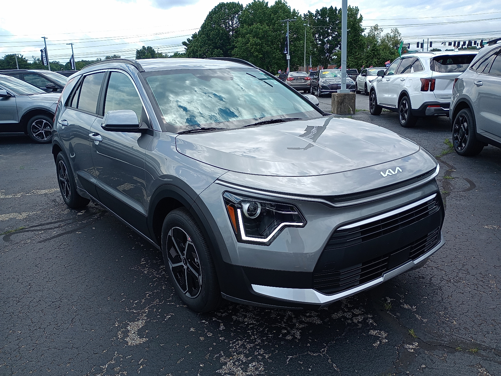 2025 Kia Niro EX's photo