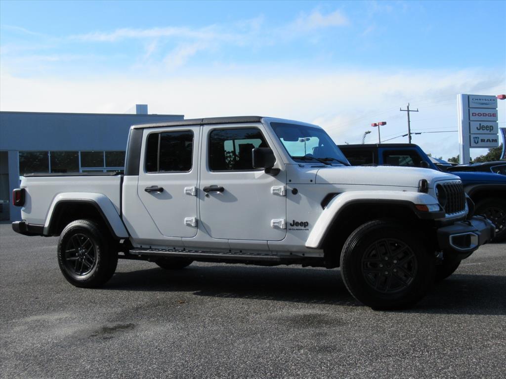 2024 Jeep Gladiator Sport S photo 2