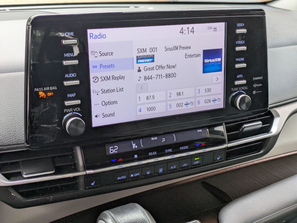 2022 Toyota Sienna XLE photo 17