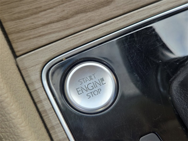 2017 Volkswagen Passat SE photo 13