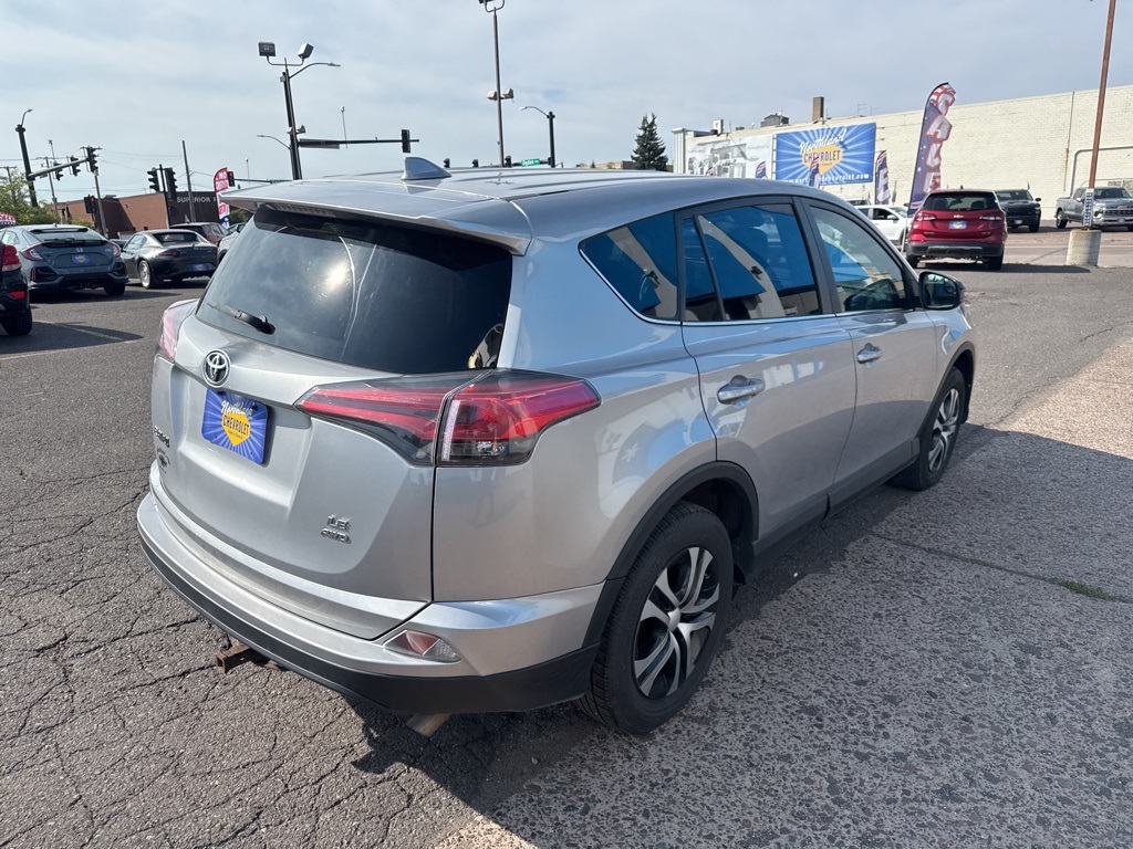 2017 Toyota RAV4 LE photo 9