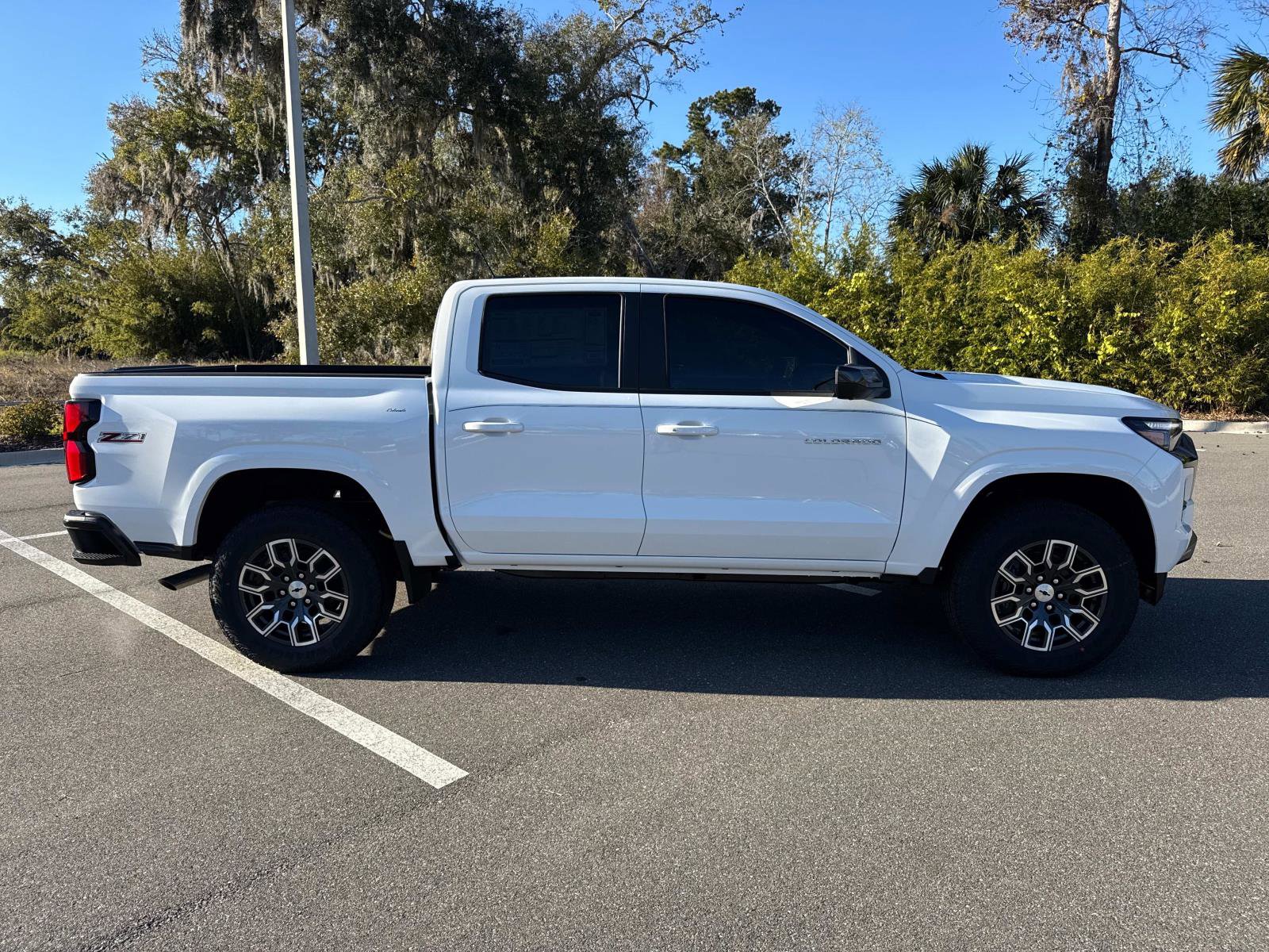 2025 Chevrolet Colorado Z71 photo 2