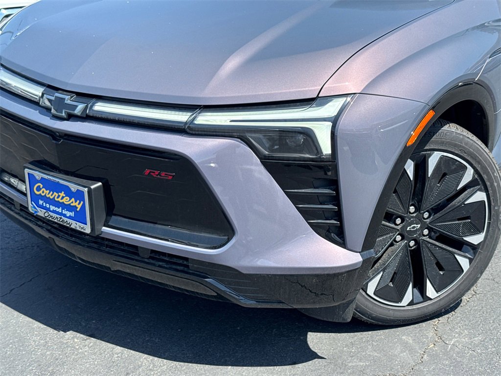 2025 Chevrolet Blazer RS photo 2