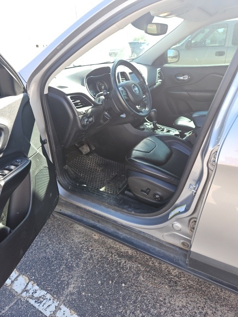2021 Jeep Cherokee Trailhawk photo 2