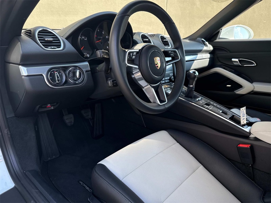 2024 Porsche Boxster photo 4