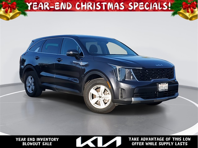 2025 Kia Sorento LX's photo