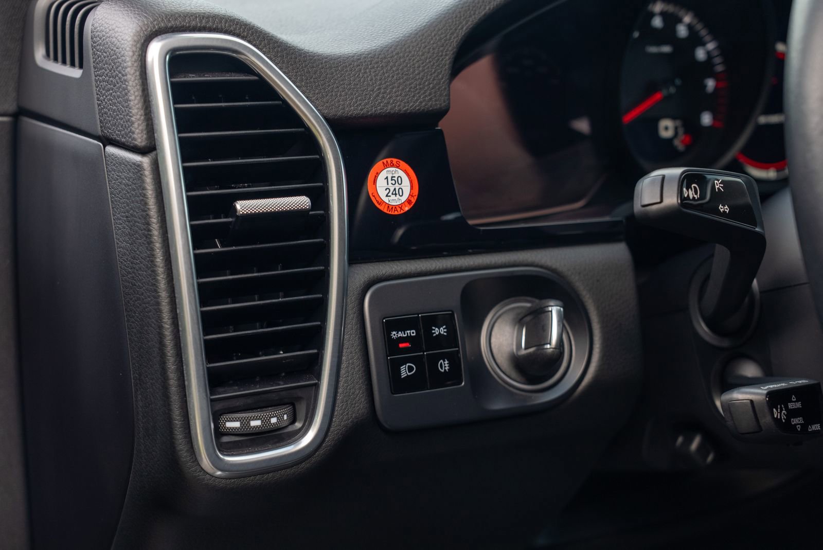 2021 Porsche Cayenne Base photo 21