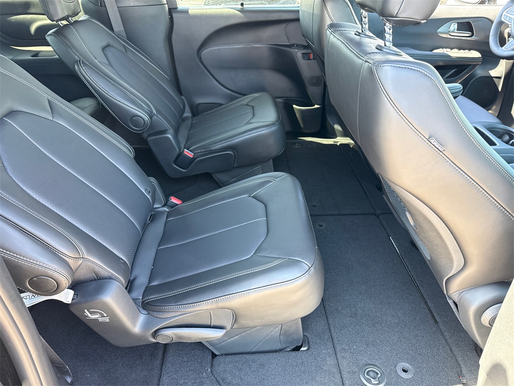 2025 Chrysler Voyager LX photo 17