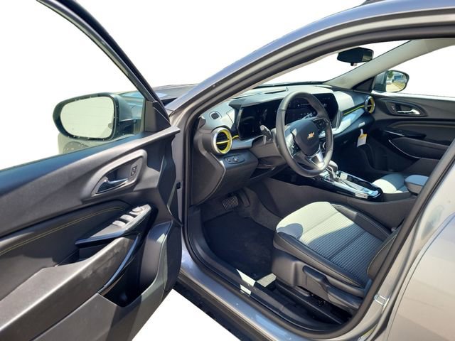 2025 Chevrolet Trax LT photo 9