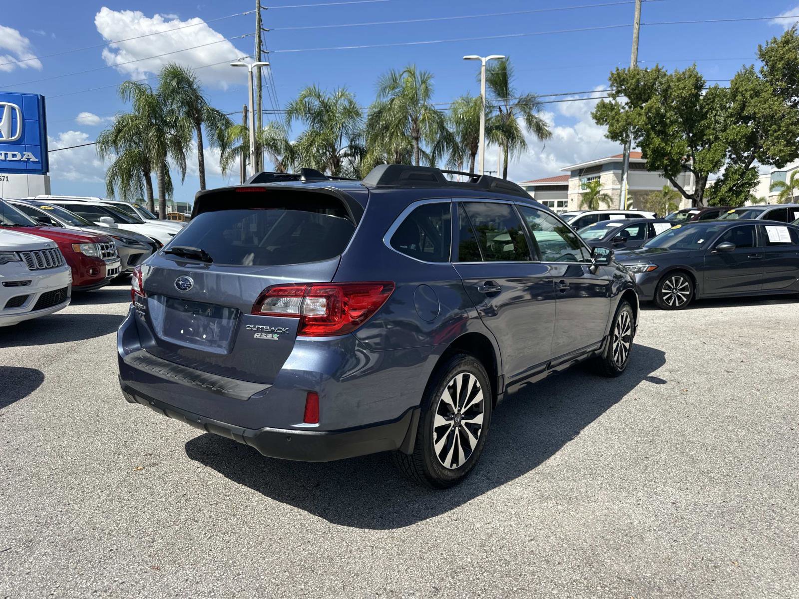2017 Subaru Outback Limited photo 3