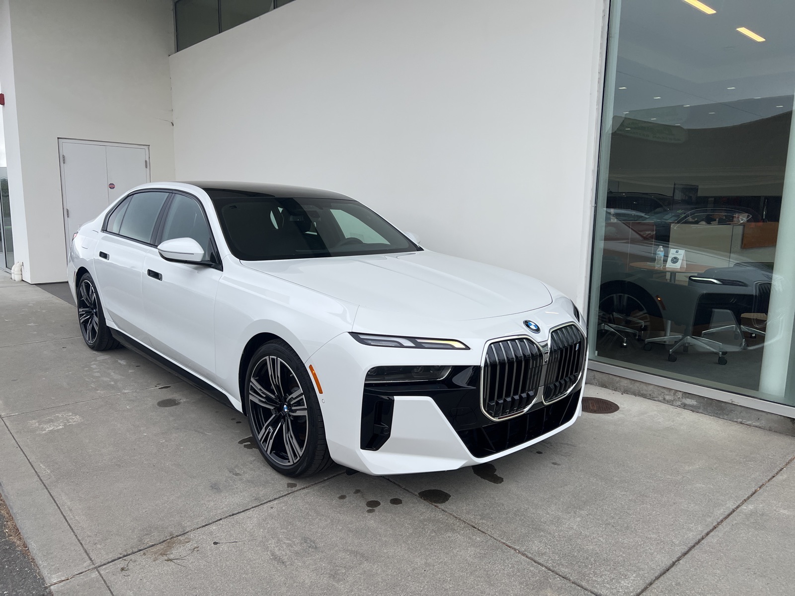 2025 BMW i7 60's photo