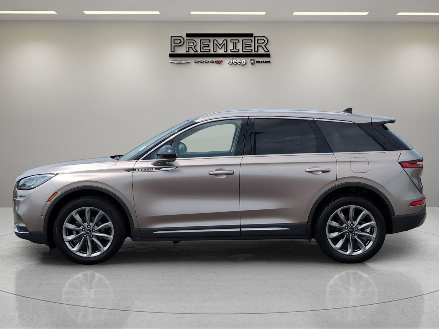 2020 Lincoln Corsair Standard photo 11