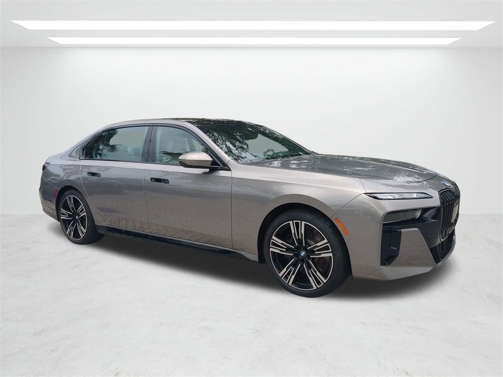 New 2025 Oxide Grey Metallic BMW 760i xDrive image 2