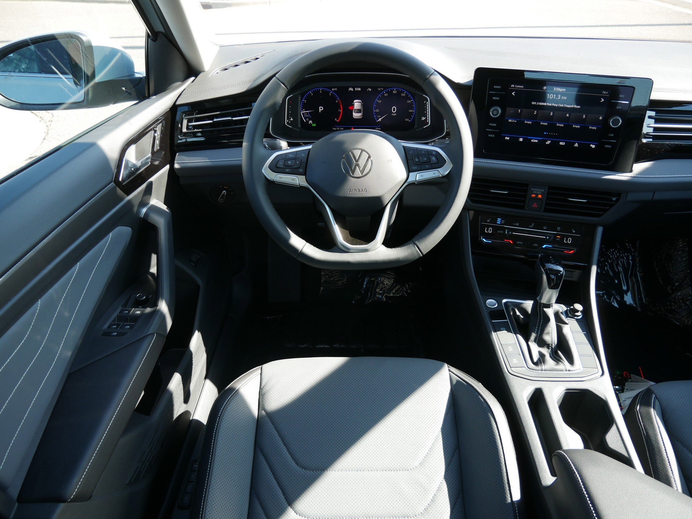 2025 Volkswagen Jetta SEL photo 6