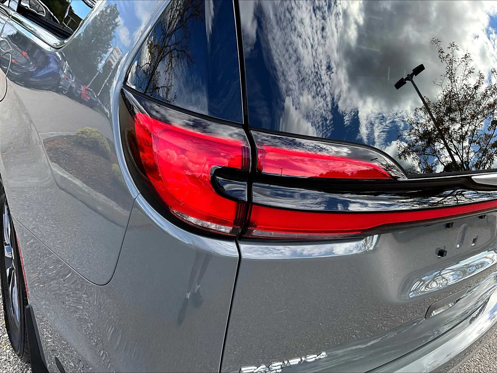 2023 Chrysler Pacifica Hybrid Limited photo 30