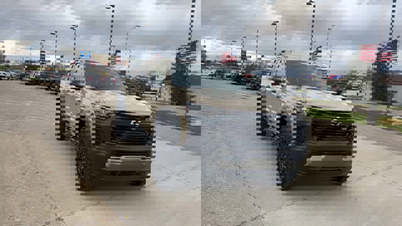 2024 Chevrolet Colorado Trail Boss photo 3