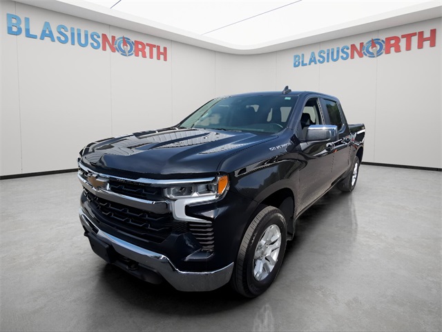 2023 Chevrolet Silverado 1500 LT photo 2