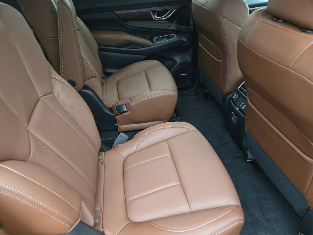 2025 Subaru Ascent Touring photo 4