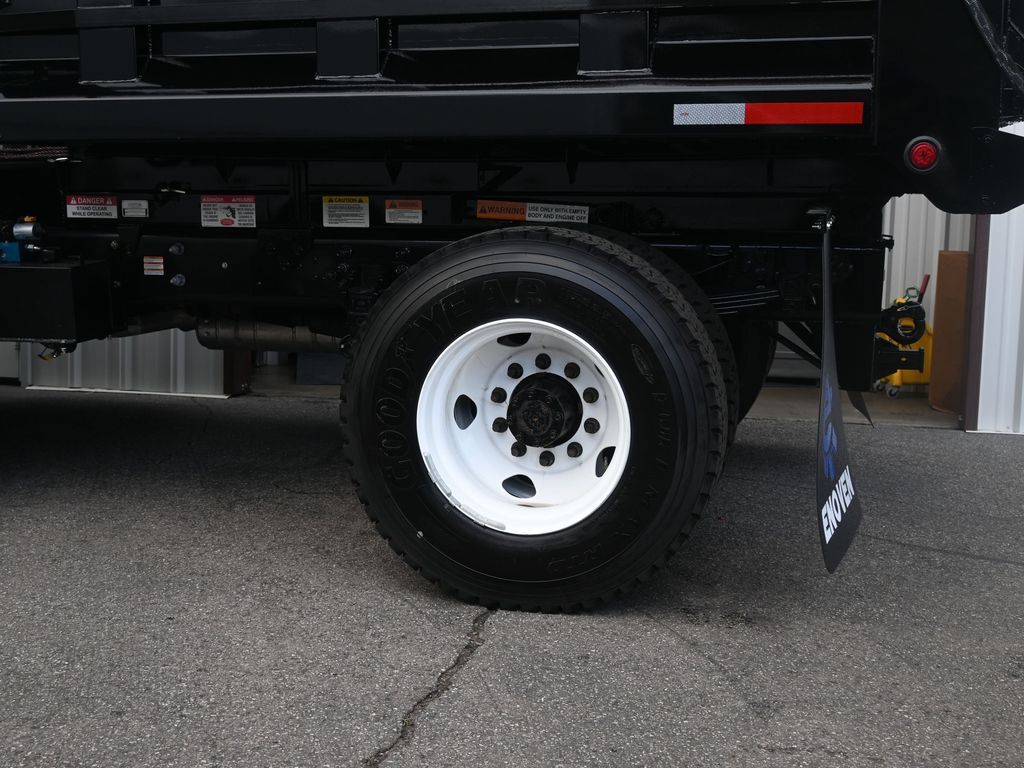 2025 Ford F-650 XL photo 4