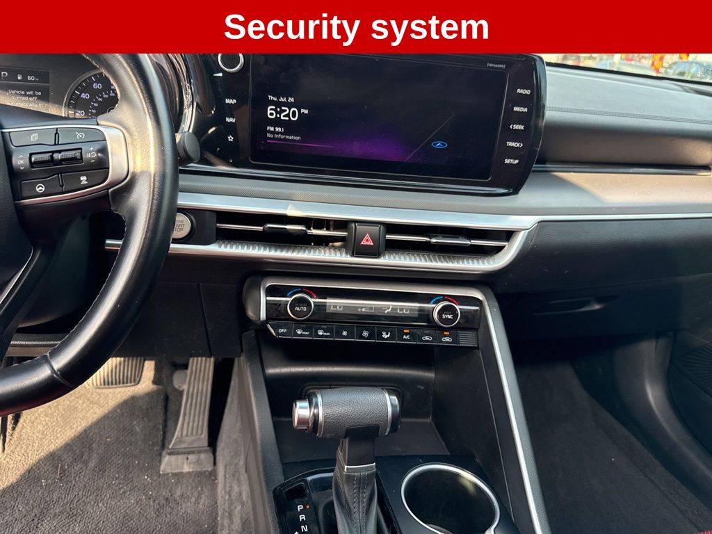 2022 Kia K5 GT-Line photo 11