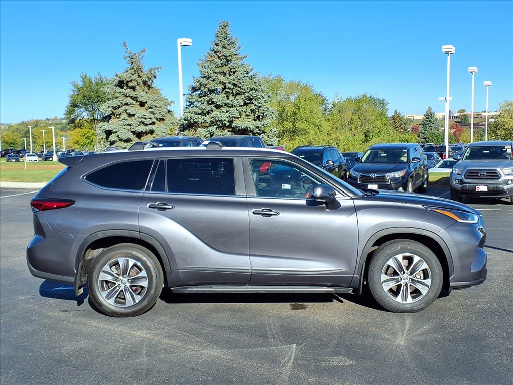 Certified 2022 Toyota Highlander XLE with VIN 5TDGZRBH5NS181645 for sale in Burnsville, Minnesota