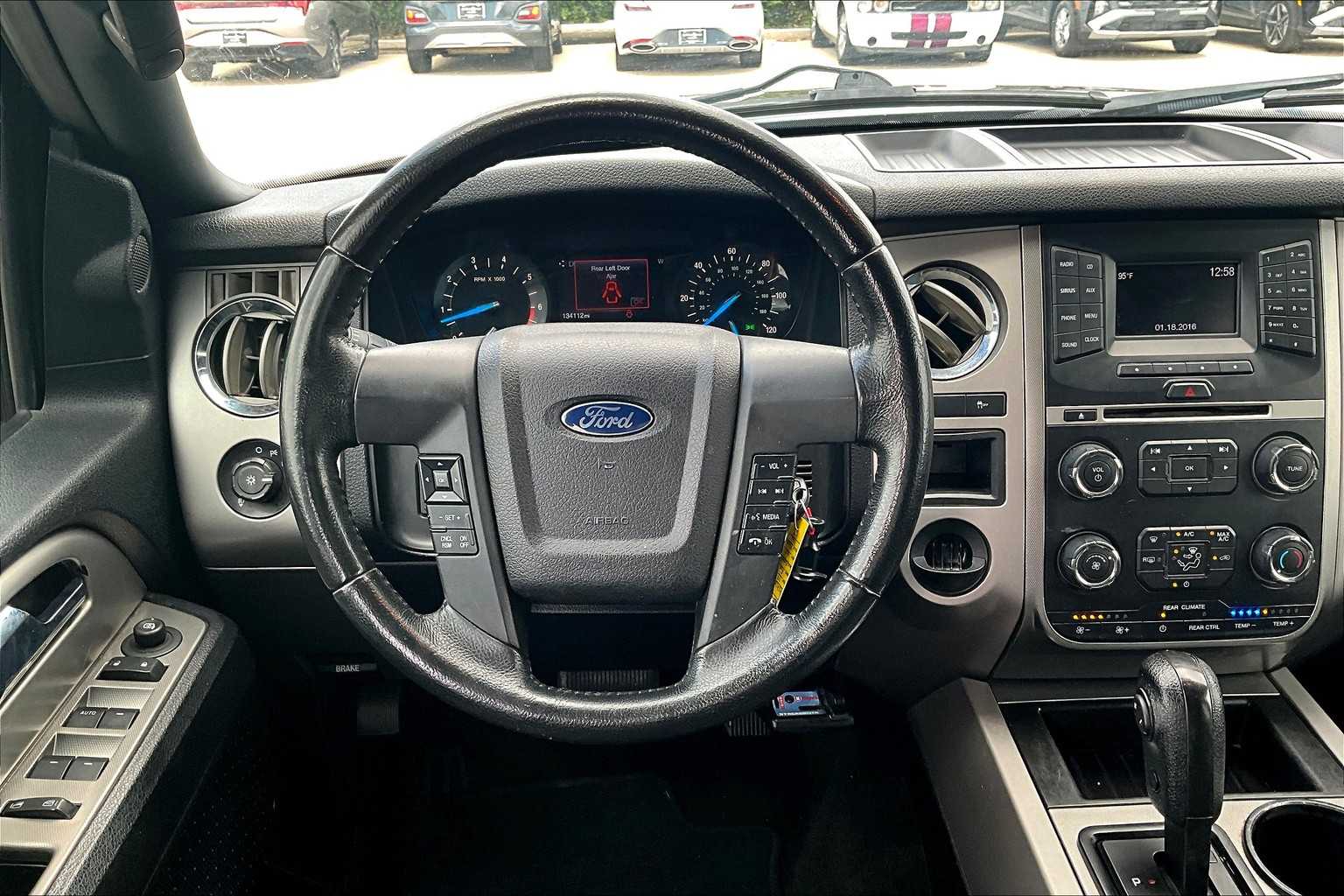 2017 Ford Expedition XLT photo 4