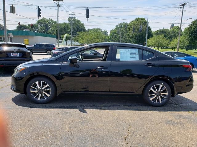 2025 Nissan Versa 1.6 SV photo 2