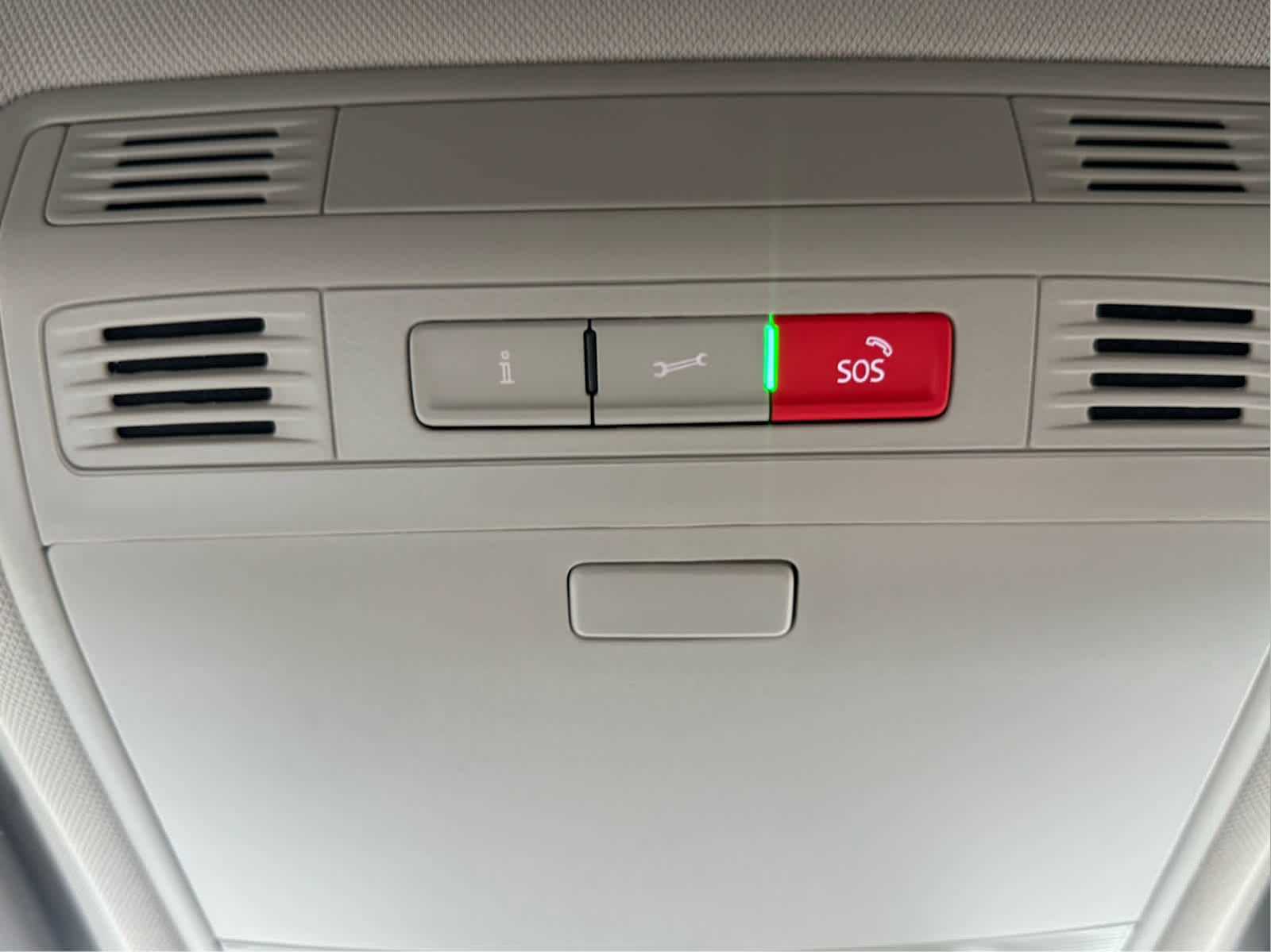 2025 Volkswagen Taos SE photo 12