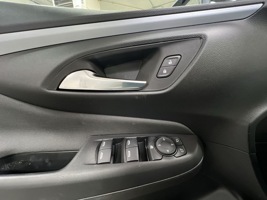 2025 Buick Envista Preferred photo 19