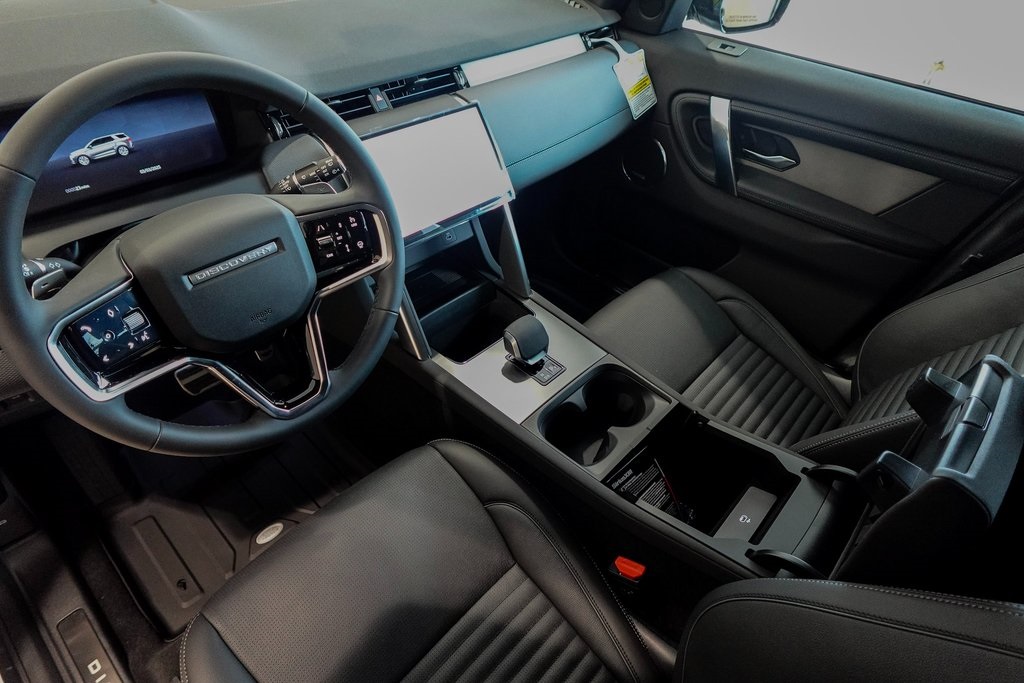 2025 Land Rover Discovery Sport SE photo 11