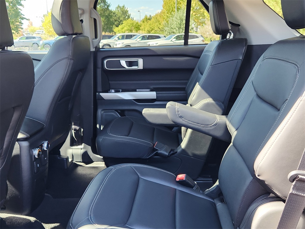 2023 Ford Explorer XLT photo 10