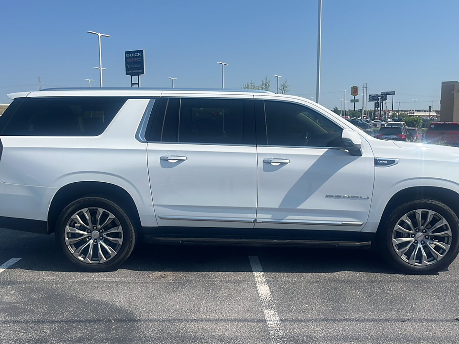 2021 Gmc Yukon XL Denali photo 3
