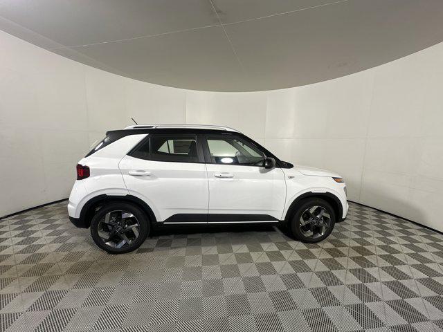 2025 Hyundai Venue Limited photo 3