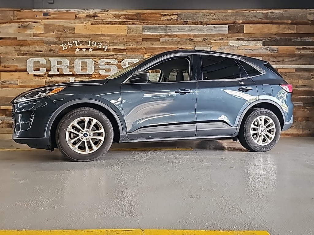 2022 Ford Escape SE photo 2