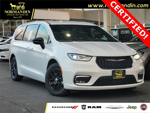 2025 Chrysler Pacifica Select's photo