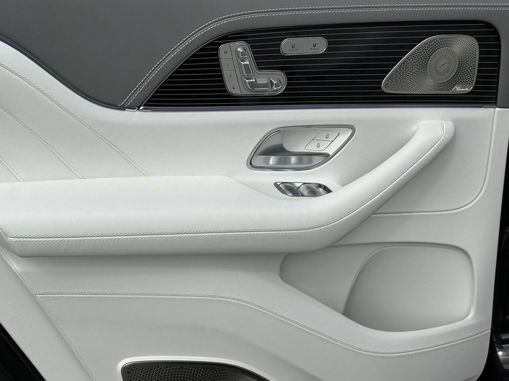 2025 Mercedes Benz GLS Maybach 600 4MATIC photo 24