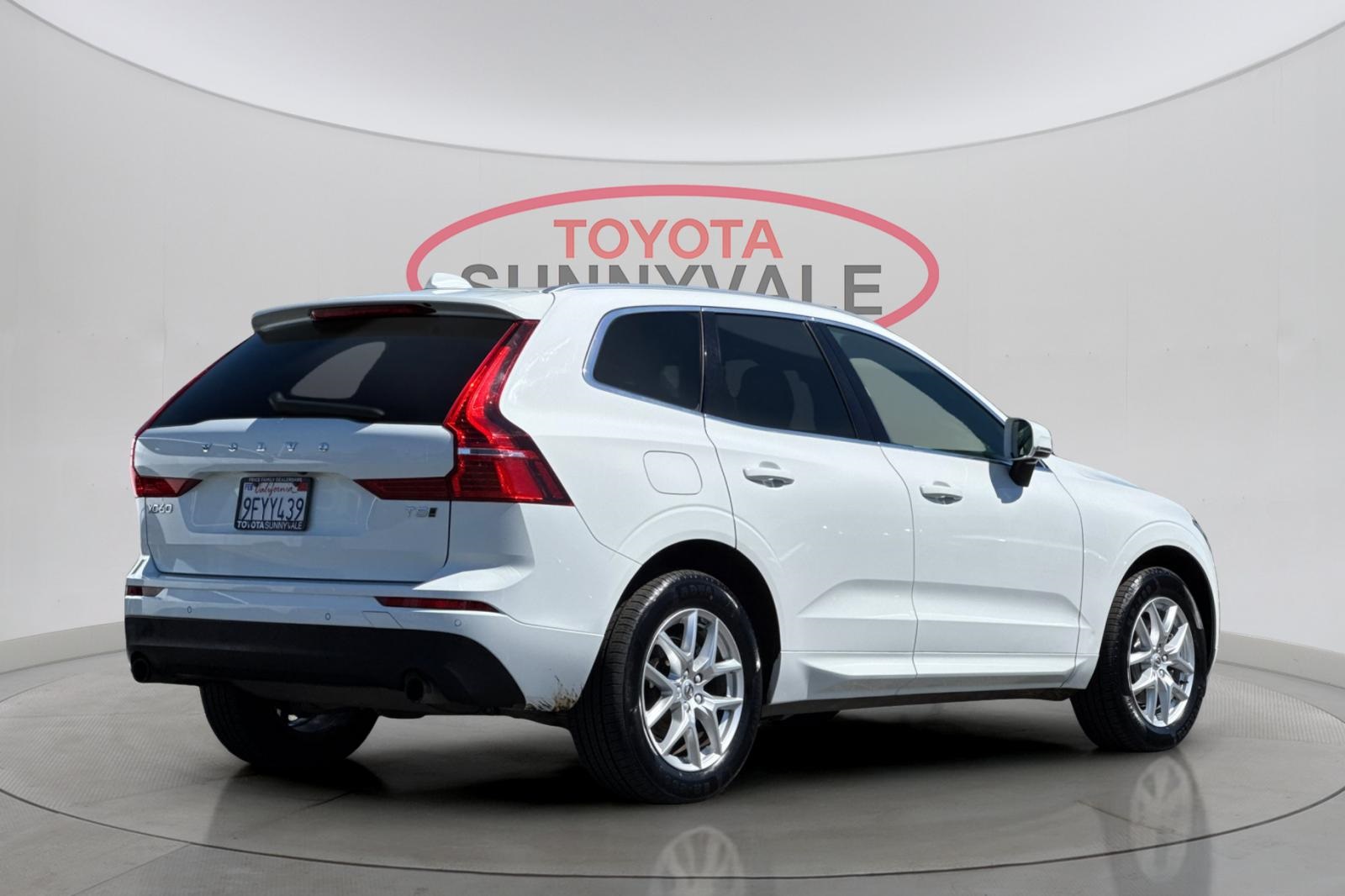 2020 Volvo XC60 T5 Momentum photo 2
