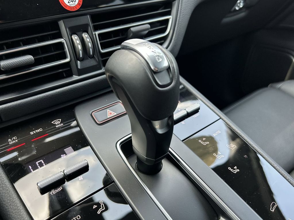 2025 Porsche Macan Base photo 23