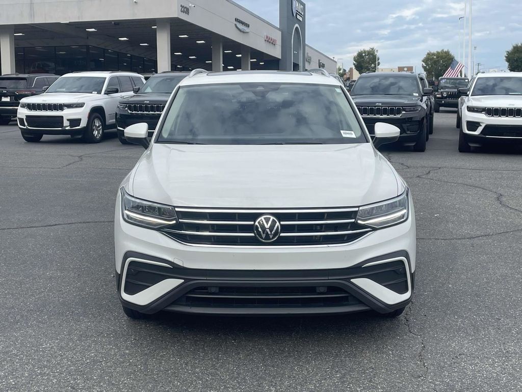 2023 Volkswagen Tiguan SE photo 2