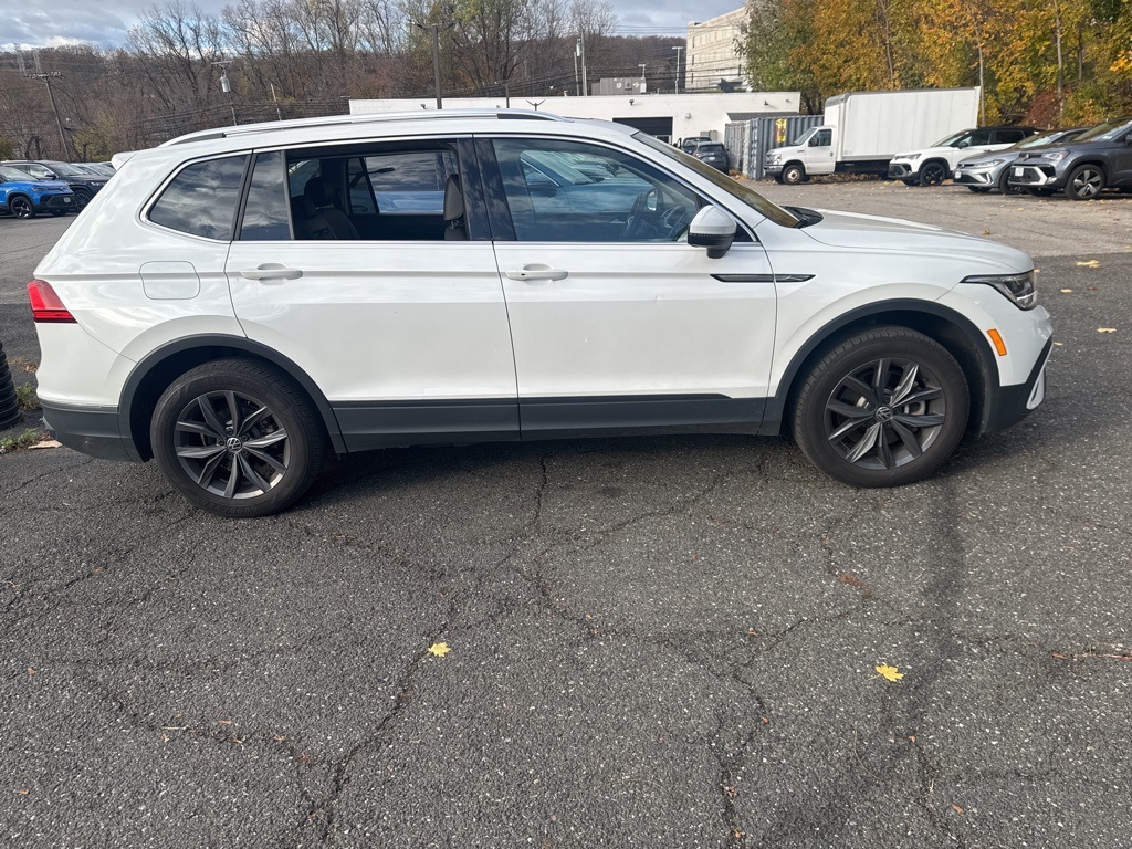2023 Volkswagen Tiguan SE photo 2