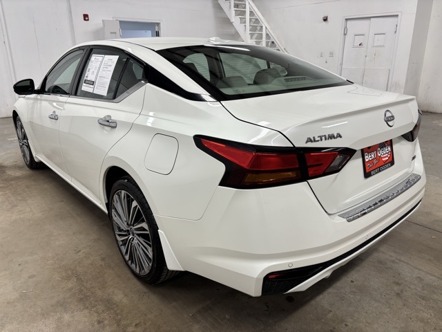 2023 Nissan Altima 2.5 SL photo 5